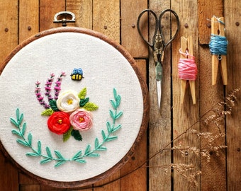Bee in the garden Embroidery Hoop Wall Art Decor, embroidery home decor, wall art , embroidery wall hangings, wall hangings,hand embroidery