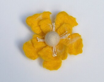 Felt flower pin, wet felted wool flower, sunny yellow and white, felt flower hair clip, gifts for her, corsage, big flower brooch