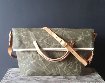 Waxed canvas foldover crossbody bag - Olive