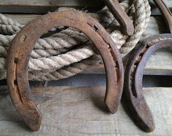 Horseshoes Antique Rusty Iron Horseshoes Set of 5 Vintage HAND FORGED Horseshoes Rustic Decor Western Decor Ranch Decor SET 1