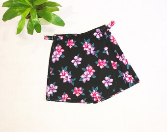 Vintage Black Flowered Skort | Size 8 | Shorts / Skirt | Sostanza | Deadstock | Denim | Jean | 80s Skort | Floral | High Waisted