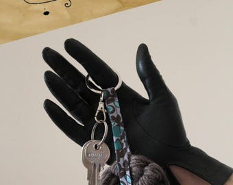 Keychain in thick wool and cloth made in the