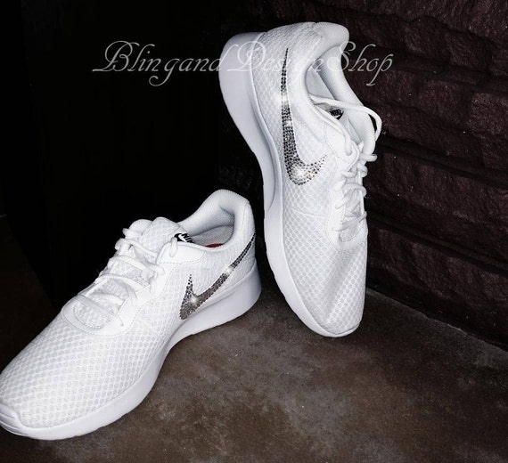 Nike chaussures sur mesure Swarovski Bling Tanjun Femme Nike Nike chaussures sur mesure Swarovski Bling Tanjun Femme Nike