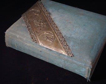 Antique Photo Album - 19th Century Victorian Era - 30 Cabinet Card Photos (1800s) CDV