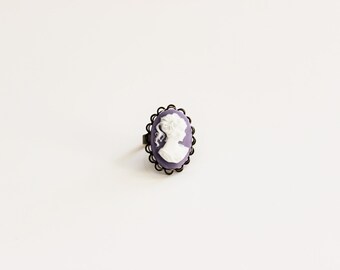 Victorian Lady Lavender Cameo Ring