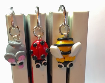 1 bookmark little bug in your choice. A ladybug, bee or a mouse.