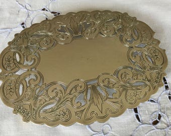 Wallace silver plate trivet with feet, 7310, 9 X 6.5"