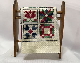 Dollhouse Miniature Quilt Rack 1" Scale. (BD)