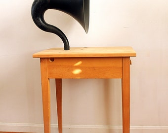 iHorn - Bluetooth Speaker Horn System - End table- iPad - iPad mini - iPhone - Old Time Speaker System for your iDevice