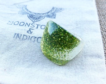 Green Resin Ring - Green Ring - Glitter Ring - Resin Ring - Resin Jewellery - Nature Jewellery - Ring size 6-7- Green Jewellery- Womens Gift