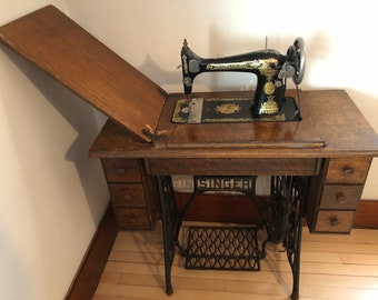 Singer Treadle Sewing Machine Cabinet table c.1926 MODEL A B 353592 Working Condition Just Serviced