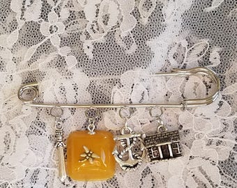 Outlander-inspired Kilt Pin Representing First Four Books