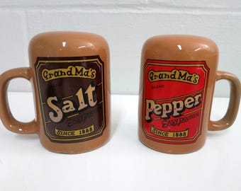 Vintage Salt and Pepper Shakers Grandmas Salt and Pepper Shakers Vintage Salt and Pepper Shakers with Handles - V141