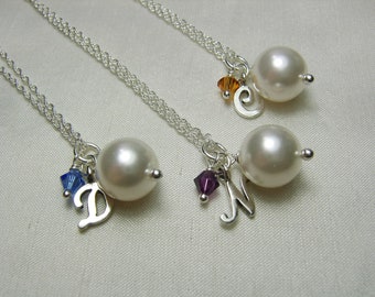 Bridesmaid Pearl Necklace Set of 5 Bridesmaid Jewelry Personalized Bridesmaids Gifts Bridesmaid Necklace Initial Necklace Wedding Jewelry