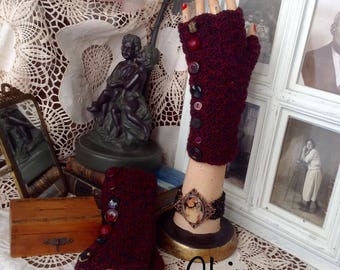 Mittens 4 different red colors
