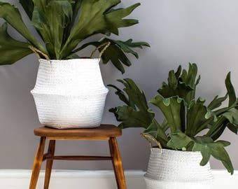 Hand painted seagrass basket in chalk white