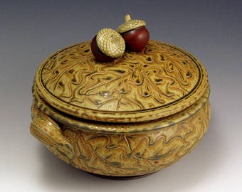 CASSEROLE Stoneware ceramic handmade Acorn-Topped Carved Oak Leaf Two Quart SHIPPING INCLUDED