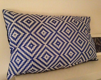 Horizontal geometric patterned cover
