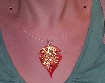 GLASS Leaf Pendant Necklace