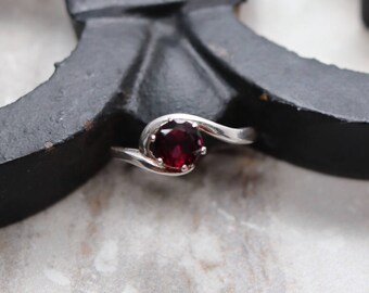 Vintage Sterling Silver Garnet Solitaire Ring, size 6.5 US, January birthstone, estate jewelry, 2nd anniversary gift, Valentine's gift
