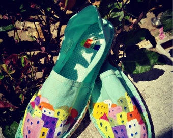 The colorful houses espadrilles