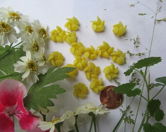 10 Irresistible Japanese Buttercup Yellow Glass Flowers