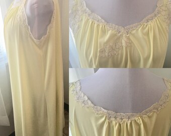 SALE - Yellow Nylon SEARS *Sz M* Vintage Embroidered Lace Nightgown