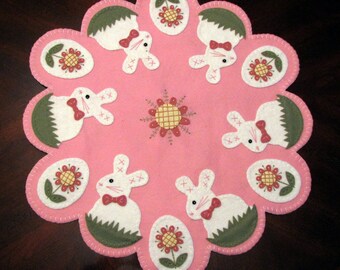 Hand Stitched 22-1/2" Wool-Felt Easter Penny Rug - Candle mat - Home Decor - Wool Applique - Wool Fiber Art - Easter Decor - Wool