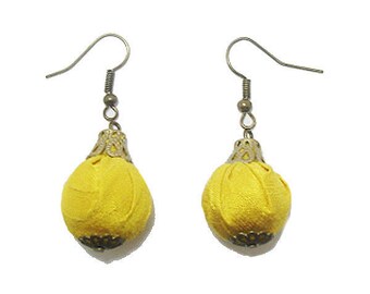 Earrings lemon yellow silk fabric pouch.