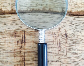Vintage 2.5inch(6.5cm) Black and Silver Magnifying Glass