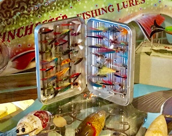 Fly Fishing Lure Fly Box / Plus An Assortment Of New Flies