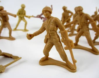 Set of 18 Vintage WW2 Tan Plastic Army Men - Riflemen, Bazookas, Grenade Guys, Radio operators, Mine Sewwpers
