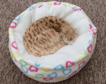 Fleece cat bed, fleece dog bed, soft pet bed, hearts cat bed, washable pet bed, round cat bed, cute cat bed, ivory pet bed