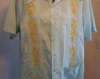 Vintage 1960's-70s Men's Chichen-Itza Medium pale green yellow/gold guayabera Mexican wedding