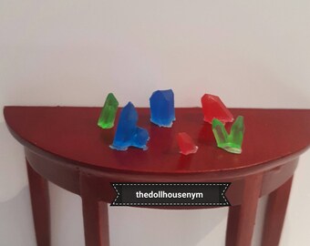 Miniature 1:12, set of 6 magic crystals, perfect for decorating our witch doll houses, magic stores or wizard scenes.