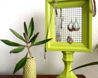 Green Queen Jewerly Stand