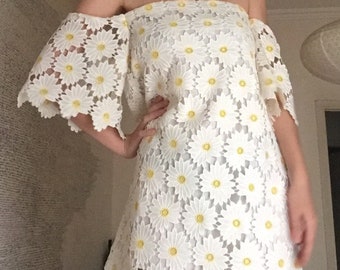 Daisy dress, size medium