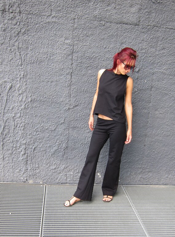 Minimalist Sleeveless Women's Top/Loose Fit Black Cropped