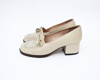 Vintage heeled creamy white leather oxford shoes with bow