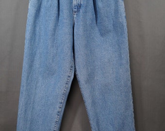 Vintage Lee High Waisted Washed Denim Mom Jeans Pleated Size 10P No Back Pockets