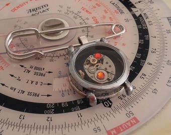 Creating movement vintage brooch and brilliant Swarovski