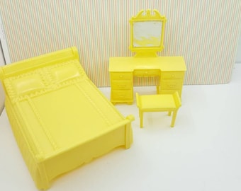 Marx Marxie Mansion Yellow Bedroom Fits 3/4 Renwal soft Plastic Bed Vanity and Stool
