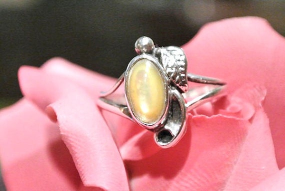 Yellow Mother of Pearl Ring MOP / Sterling Fancy Scroll Feather / Native American