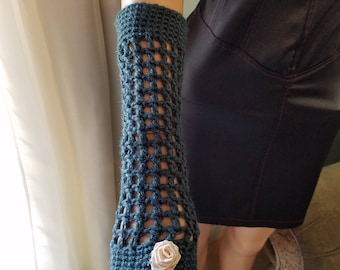 Blue fingerless gloves with pink flower
