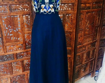 Traje de ceremonia, madrina, madre de la novia, vestido formal. Vestido bordado a mano.