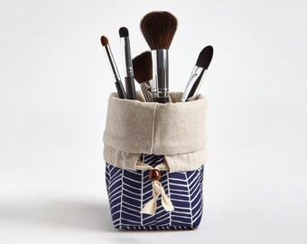 Travel Makeup Brush Holder, Makeup bag, Makeup Brush Organizer Cosmetic Organizer in Navy Herringbone