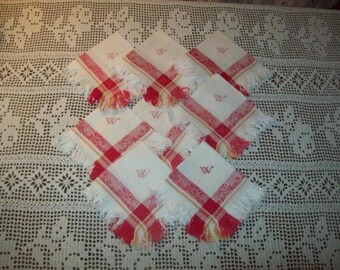 8 lovely old towels. Damassées red and ochre.