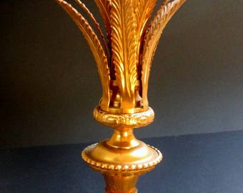 Vintage 1970s, gilt bronze and brass table or desk lamp stand, a wonderfully classical design in Hollywood Regency style