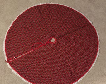 Reversible vintage Christmas tree skirt