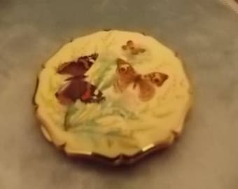 Vintage Stratton Signed Butterflies Cream Compact Gold - GORGEOUS